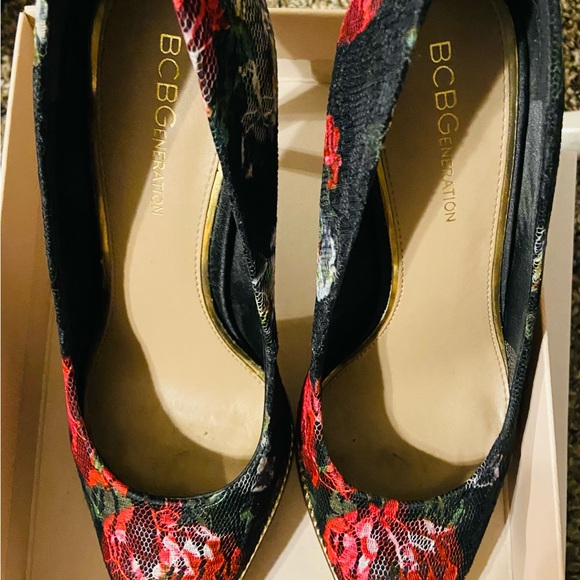 BCBGeneration Harleigh Pump 6.5 - Picture 3 of 5